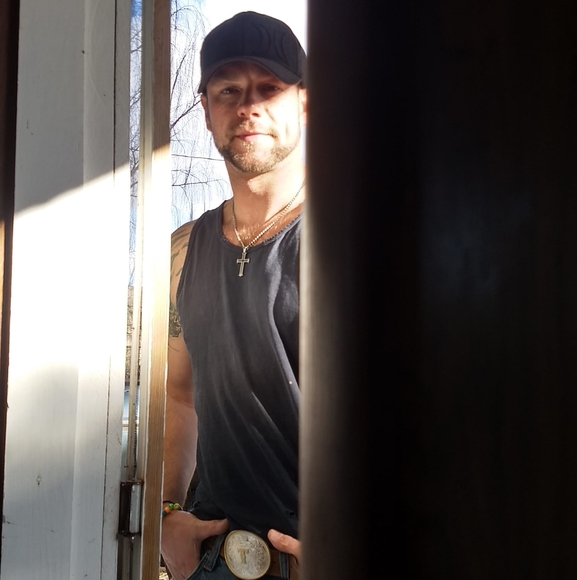 Meet your Posher, Travis - Picture 1 of 1